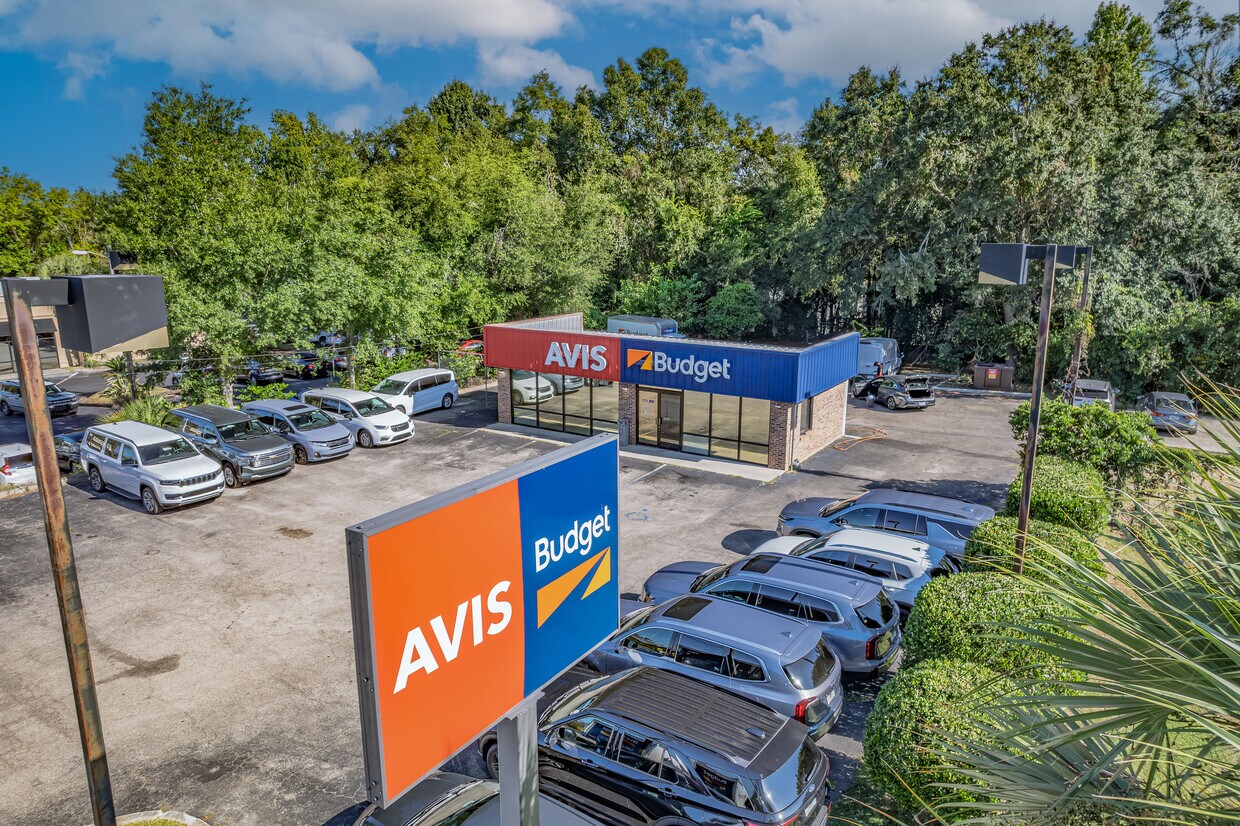 Avis & Budget at W Tennessee